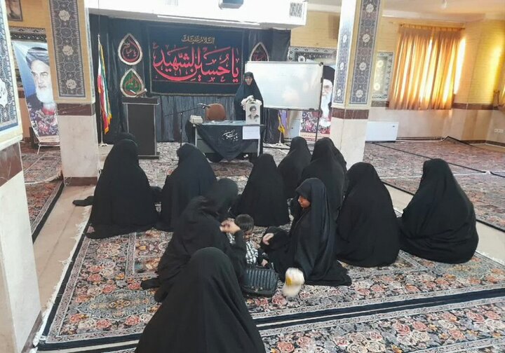 تصاویر/ برگزاری گسترده برنامه‌های قرآنی و فرهنگی در مدارس علمیه خواهران کردستان