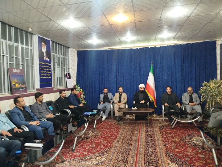 تصاویر/دیدار کارکنان قضای دلفان با امام جمعه شهرستان