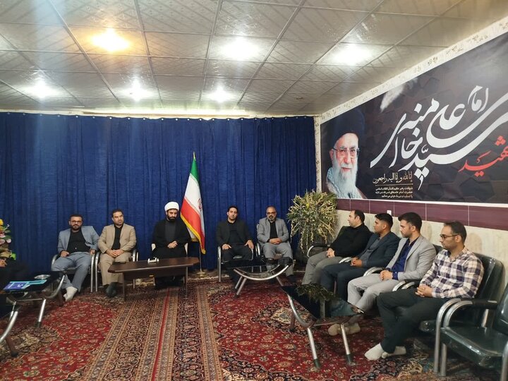تصاویر/دیدار کارکنان قضای دلفان با امام جمعه شهرستان