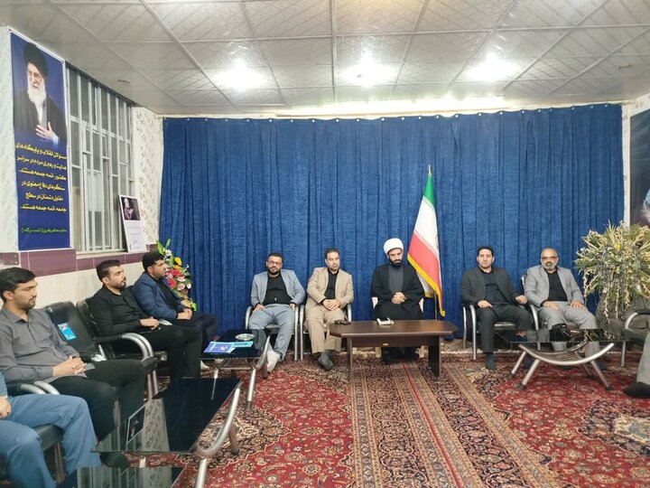 تصاویر/دیدار کارکنان قضای دلفان با امام جمعه شهرستان