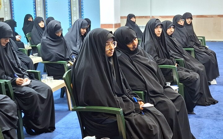 تصاویر/ نشست تخصصی مبلغات شهر کرمان با نماینده ولی فقیه در استان کرمان