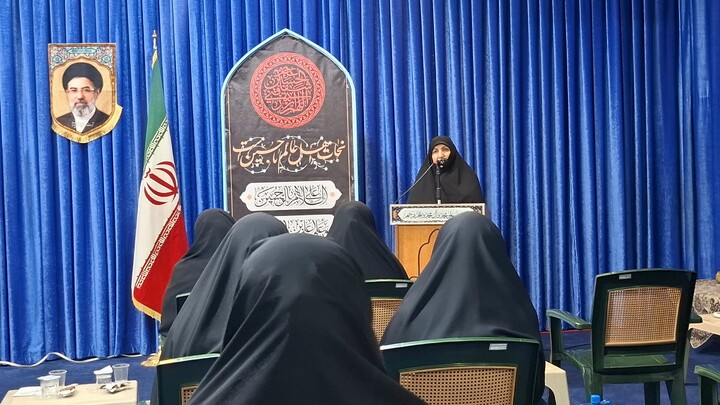 تصاویر/ نشست تخصصی مبلغات شهر کرمان با نماینده ولی فقیه در استان کرمان