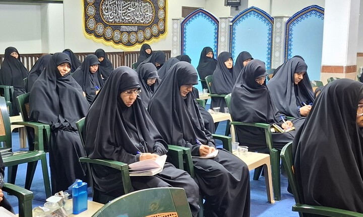 تصاویر/ نشست تخصصی مبلغات شهر کرمان با نماینده ولی فقیه در استان کرمان