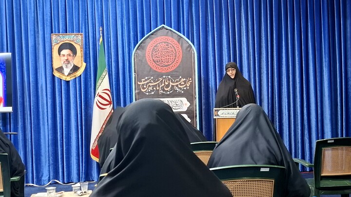 تصاویر/ نشست تخصصی مبلغات شهر کرمان با نماینده ولی فقیه در استان کرمان