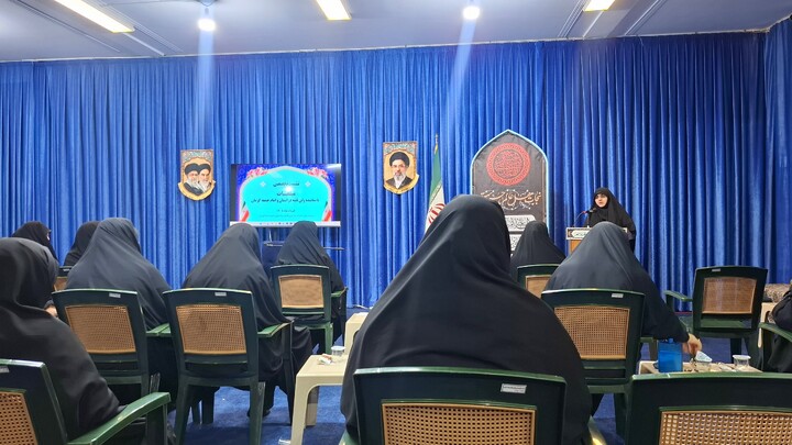 تصاویر/ نشست تخصصی مبلغات شهر کرمان با نماینده ولی فقیه در استان کرمان