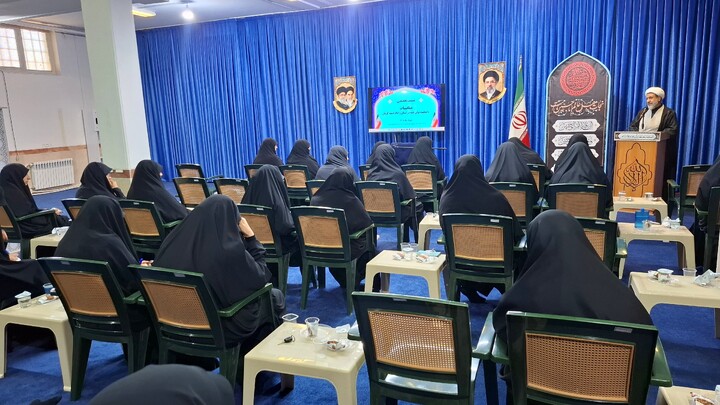 تصاویر/ نشست تخصصی مبلغات شهر کرمان با نماینده ولی فقیه در استان کرمان