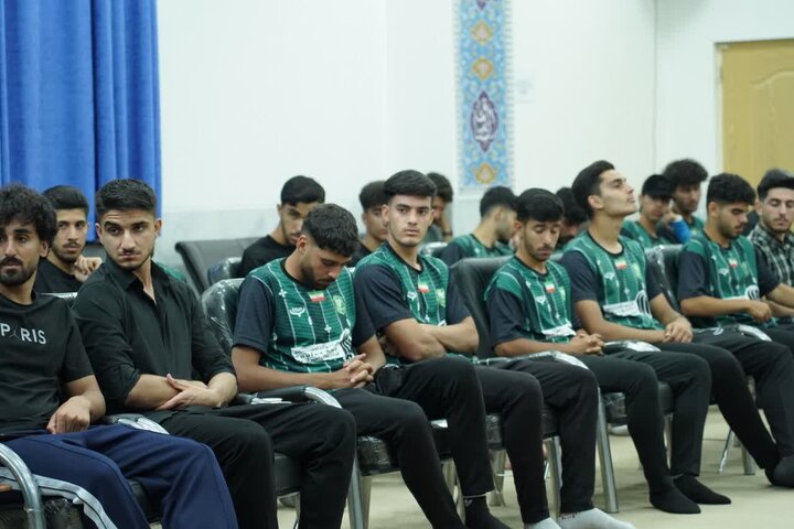 تصاویر/دیدار عوامل تیم فوتبال خیبر خرم آباد با نماینده ولی فقیه در لرستان