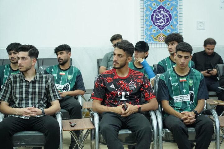 تصاویر/دیدار عوامل تیم فوتبال خیبر خرم آباد با نماینده ولی فقیه در لرستان