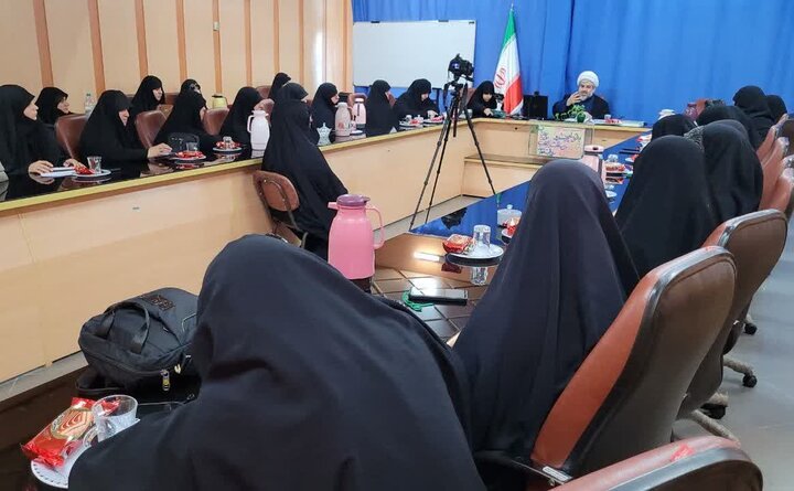 تصاویر/ نشست ویژه مبلغات با حضور شریف تبار مدیر کل تبلیغات اسلامی استان