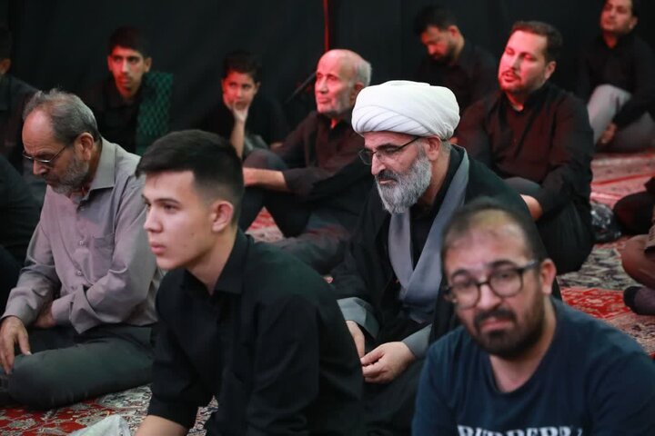 تصاویر/ حضور نماینده رهبر معظم انقلاب در استان در جمع عزاداران حسینی هیئت رزمندگان اسلام سمنان