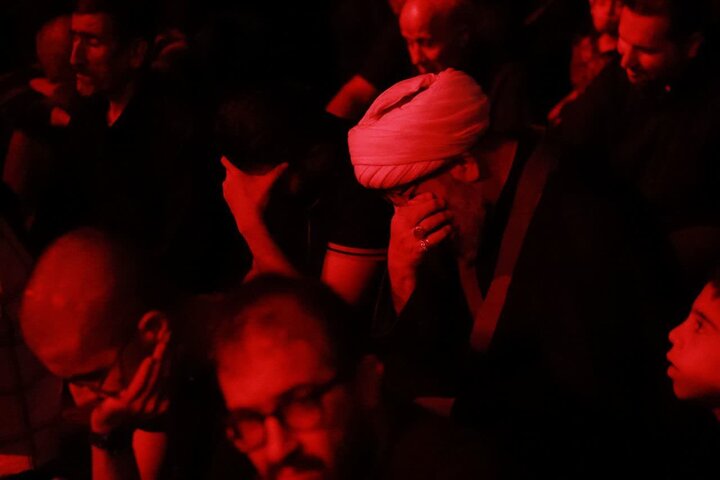 تصاویر/ حضور نماینده رهبر معظم انقلاب در استان در جمع عزاداران حسینی هیئت رزمندگان اسلام سمنان