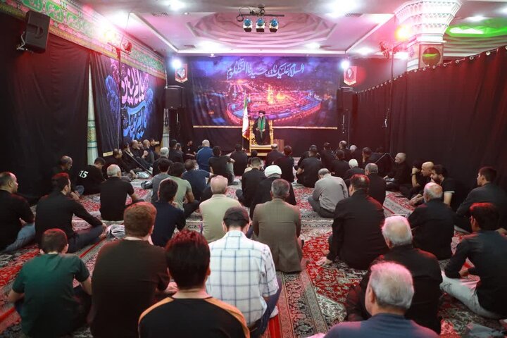 تصاویر/ حضور نماینده رهبر معظم انقلاب در استان در جمع عزاداران حسینی هیئت رزمندگان اسلام سمنان