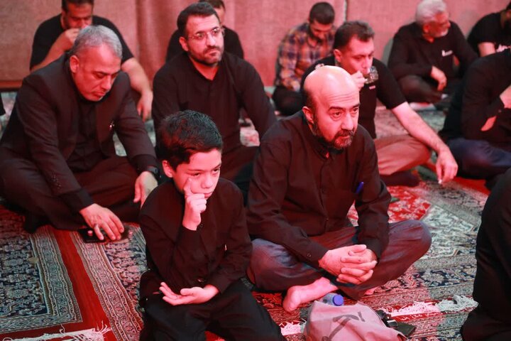 تصاویر/ حضور نماینده رهبر معظم انقلاب در استان در جمع عزاداران حسینی هیئت رزمندگان اسلام سمنان
