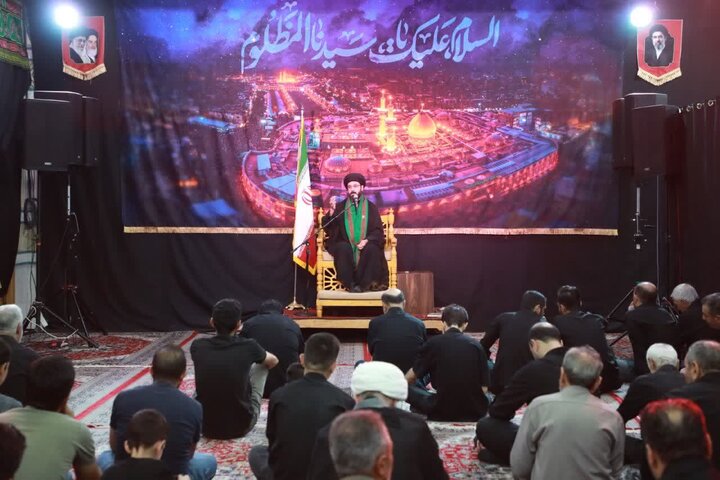 تصاویر/ حضور نماینده رهبر معظم انقلاب در استان در جمع عزاداران حسینی هیئت رزمندگان اسلام سمنان