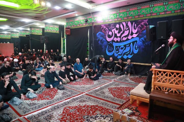 تصاویر/ حضور نماینده رهبر معظم انقلاب در استان در جمع عزاداران حسینی هیئت رزمندگان اسلام سمنان