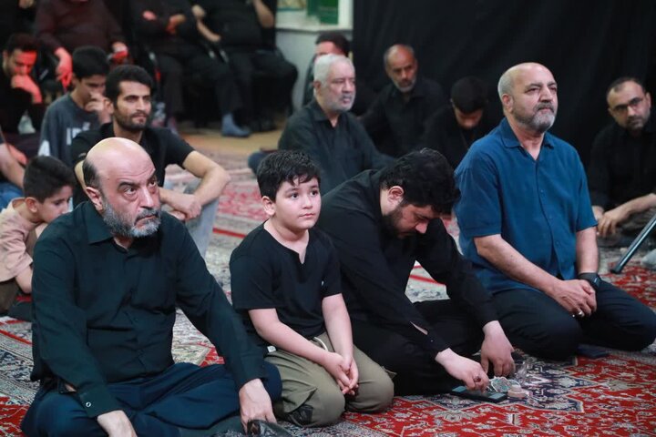تصاویر/ حضور نماینده رهبر معظم انقلاب در استان در جمع عزاداران حسینی هیئت رزمندگان اسلام سمنان