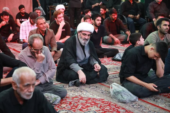 تصاویر/ حضور نماینده رهبر معظم انقلاب در استان در جمع عزاداران حسینی هیئت رزمندگان اسلام سمنان