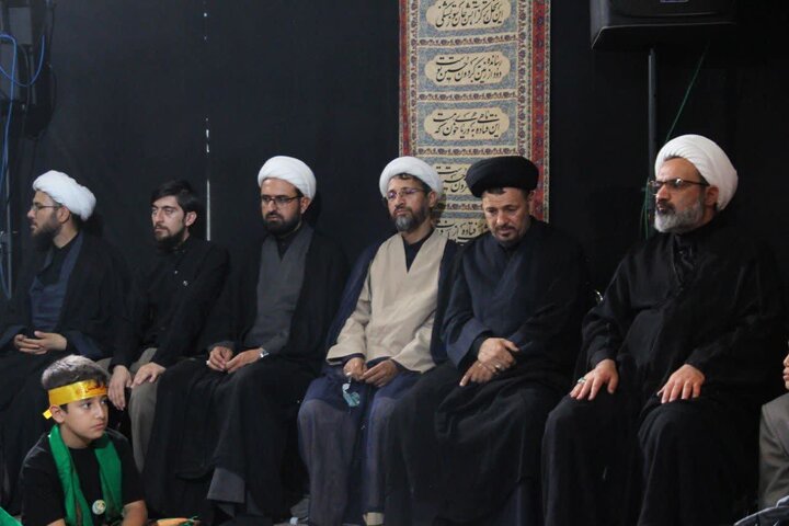 تصاویر / ویژه برنامه «احلی من العسل» ویژه نوجوانان در حرم حضرت علی بن جعفر(ع) قم