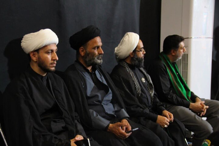 تصاویر / ویژه برنامه «احلی من العسل» ویژه نوجوانان در حرم حضرت علی بن جعفر(ع) قم