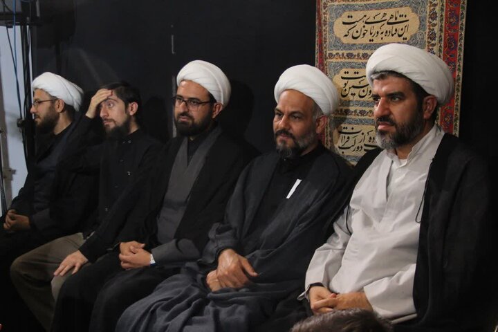 تصاویر / ویژه برنامه «احلی من العسل» ویژه نوجوانان در حرم حضرت علی بن جعفر(ع) قم