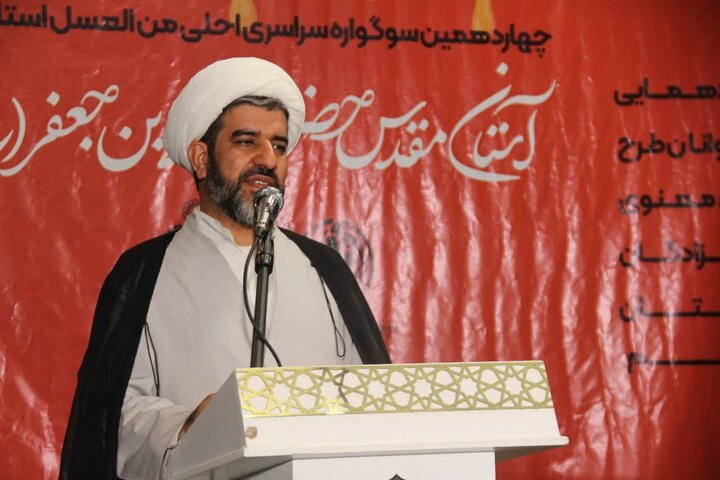 تصاویر / ویژه برنامه «احلی من العسل» ویژه نوجوانان در حرم حضرت علی بن جعفر(ع) قم