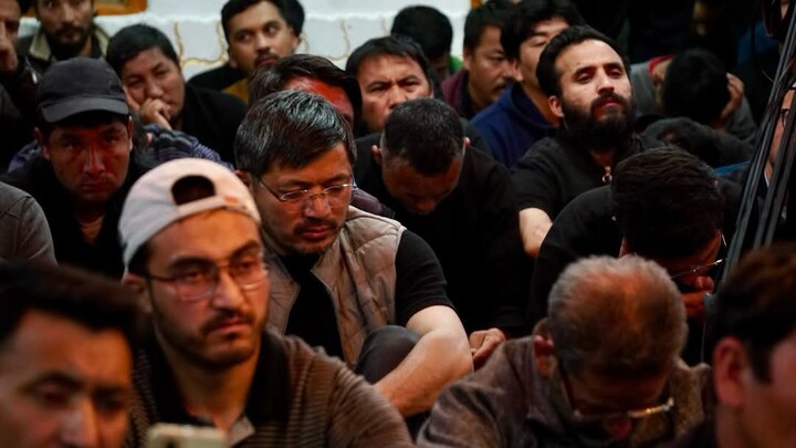 تصاویر/ گوشه‌ای از مراسم عزاداری ششم محرم حسینی در مسجد جامع کارگل هند