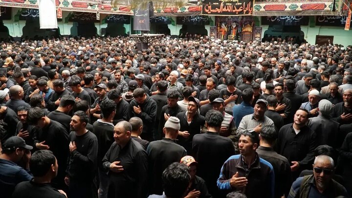 تصاویر/ جلوه‌هایی از مجلس عزای پنجم محرم‌الحرام در جامعهٔ علمای اثنا عشریهٔ کارگل هند
