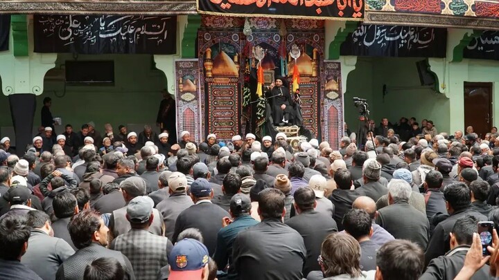 تصاویر/ جلوه‌هایی از مجلس عزای پنجم محرم‌الحرام در جامعهٔ علمای اثنا عشریهٔ کارگل هند