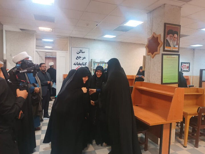 گزارش تصویری/بازدید رئیس و اعضای فراکسیون زنان مجلس شورای اسلامی از دفتر تبلیغات اسلامی حوزه علمیه قم