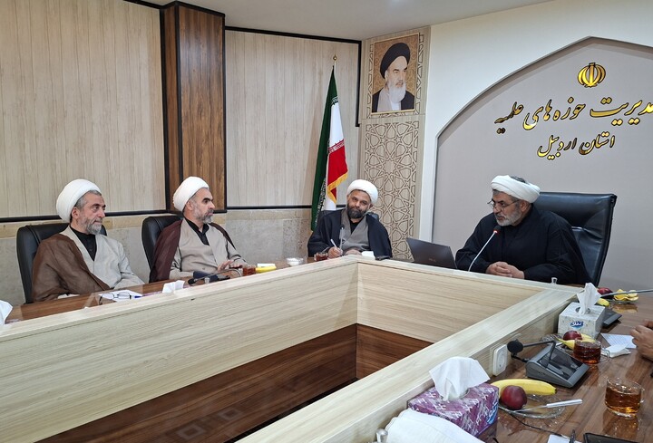 تصاویر/ جلسه تبیینی اساتید حوزه علمیه اردبیل