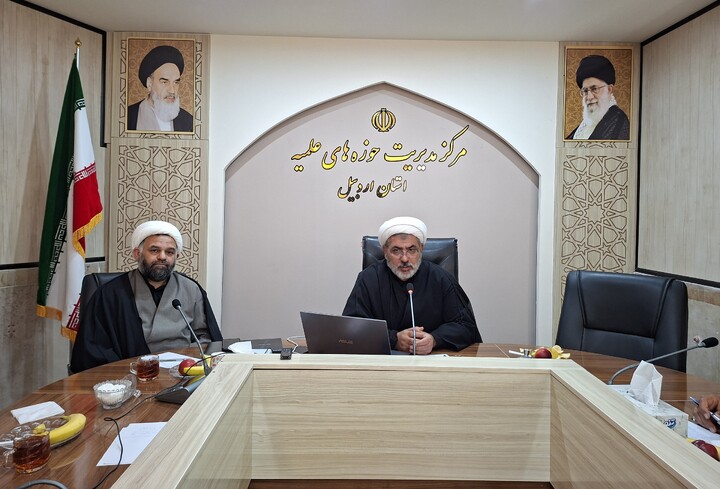تصاویر/ جلسه تبیینی اساتید حوزه علمیه اردبیل
