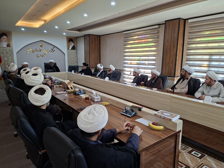 تصاویر/ جلسه تبیینی اساتید حوزه علمیه اردبیل