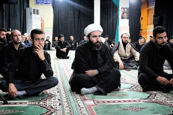 تصاویر/ برگزاری مراسم عزاداری شهادت امام حسین در مدرسه علمیه صاحب‌الزمان ایلام