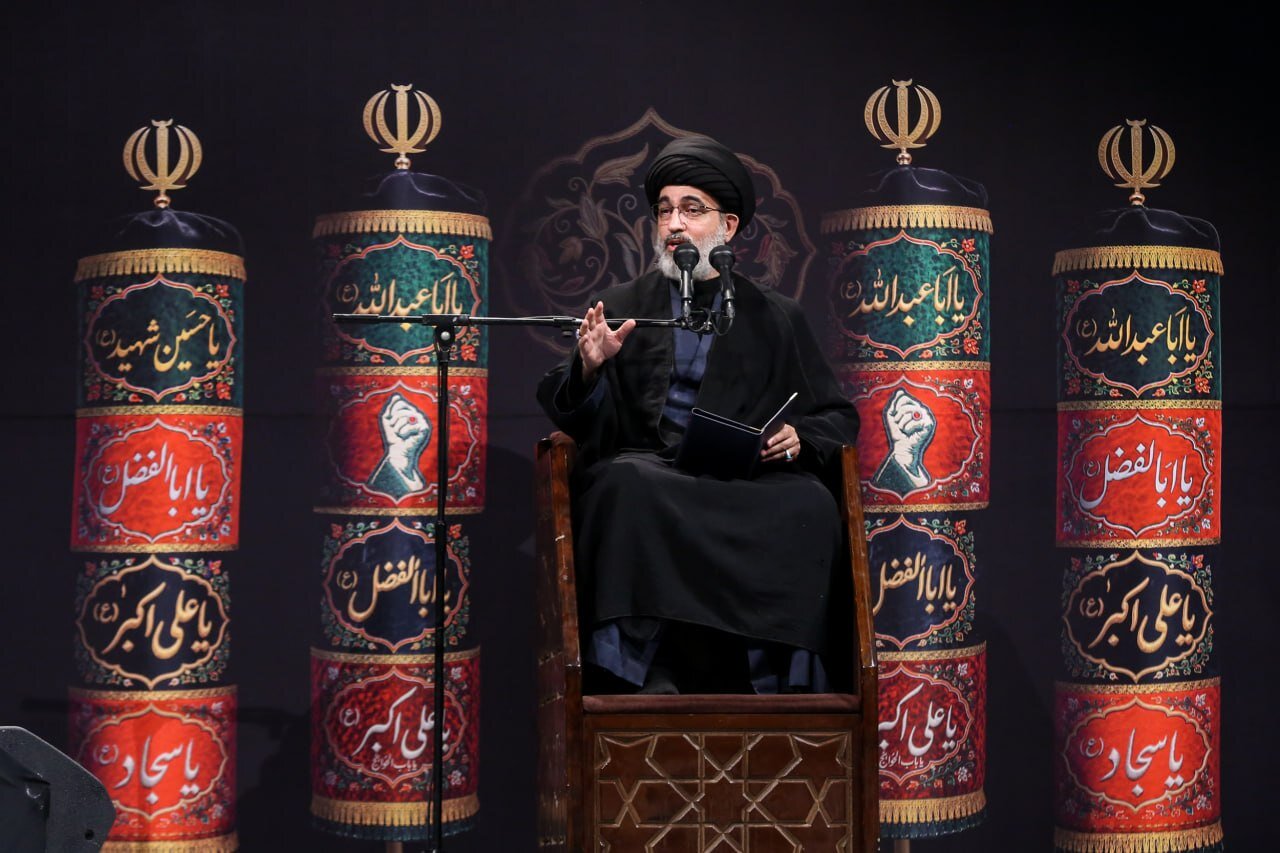 انطلاقُ مجالس عاشوراء بجوارِ الروضة الملكوتية للقائد الشهيد الإمام الخامنئي + صور