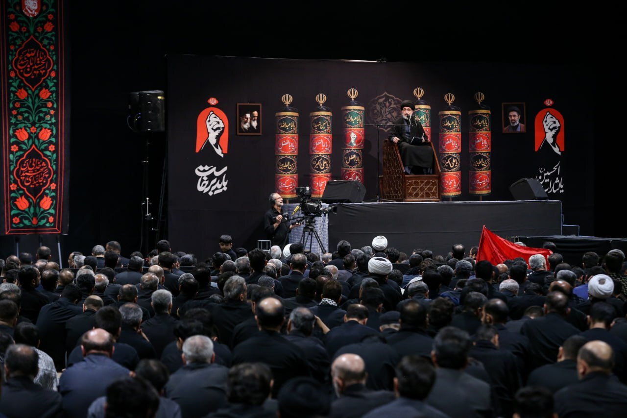 انطلاقُ مجالس عاشوراء بجوارِ الروضة الملكوتية للقائد الشهيد الإمام الخامنئي + صور