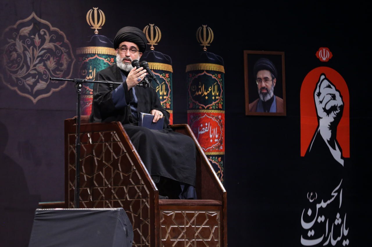 انطلاقُ مجالس عاشوراء بجوارِ الروضة الملكوتية للقائد الشهيد الإمام الخامنئي + صور