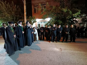 تصاویر/ حضور نماینده ولی فقیه در کاشان در اجتماع شبانه و عزاداران شهرهای جوشقان قالی، کامو و چوگان