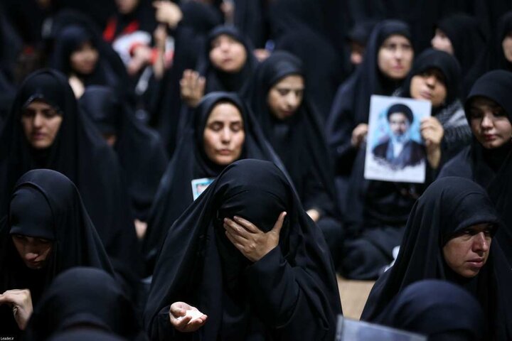 تصاویر/ اولین شب مراسم عزاداری ماه محرم در جوار محل عروج ملکوتی قائد شهید انقلاب