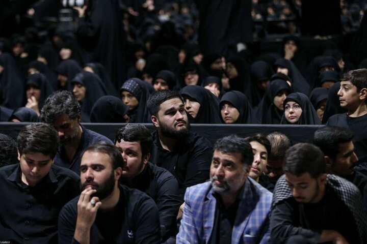 تصاویر/ اولین شب مراسم عزاداری ماه محرم در جوار محل عروج ملکوتی قائد شهید انقلاب