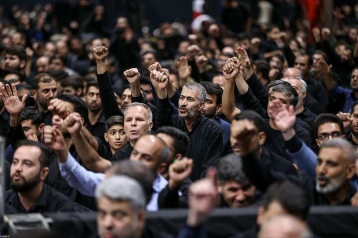 تصاویر/ اولین شب مراسم عزاداری ماه محرم در جوار محل عروج ملکوتی قائد شهید انقلاب