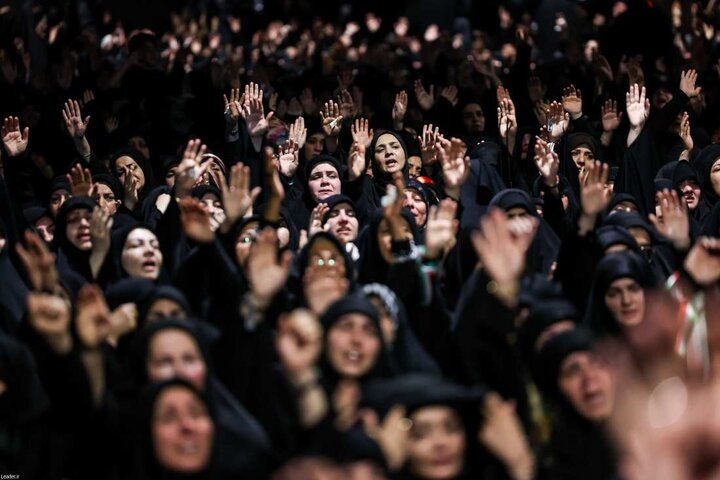 تصاویر/ اولین شب مراسم عزاداری ماه محرم در جوار محل عروج ملکوتی قائد شهید انقلاب