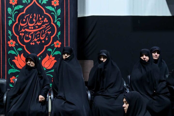 تصاویر/ اولین شب مراسم عزاداری ماه محرم در جوار محل عروج ملکوتی قائد شهید انقلاب