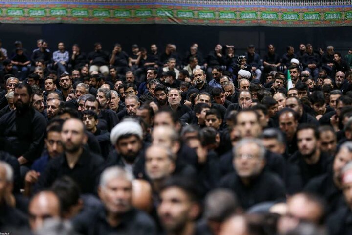 تصاویر/ اولین شب مراسم عزاداری ماه محرم در جوار محل عروج ملکوتی قائد شهید انقلاب