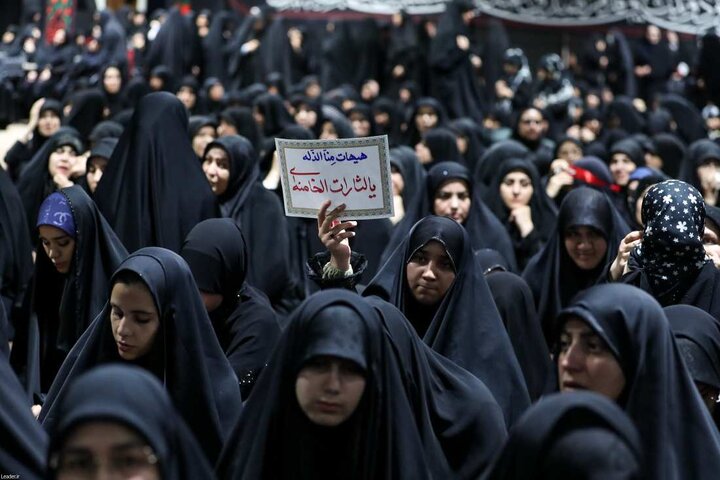 تصاویر/ اولین شب مراسم عزاداری ماه محرم در جوار محل عروج ملکوتی قائد شهید انقلاب