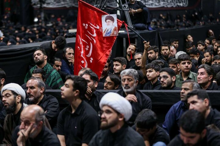 تصاویر/ اولین شب مراسم عزاداری ماه محرم در جوار محل عروج ملکوتی قائد شهید انقلاب
