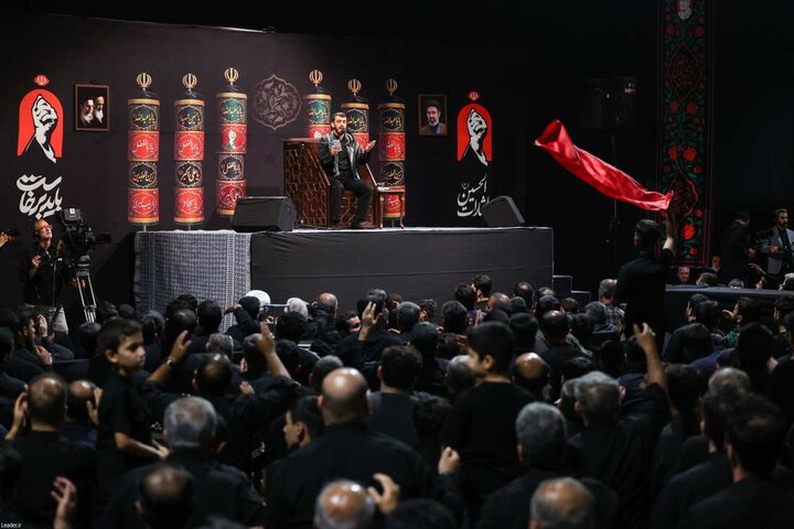 تصاویر/ اولین شب مراسم عزاداری ماه محرم در جوار محل عروج ملکوتی قائد شهید انقلاب