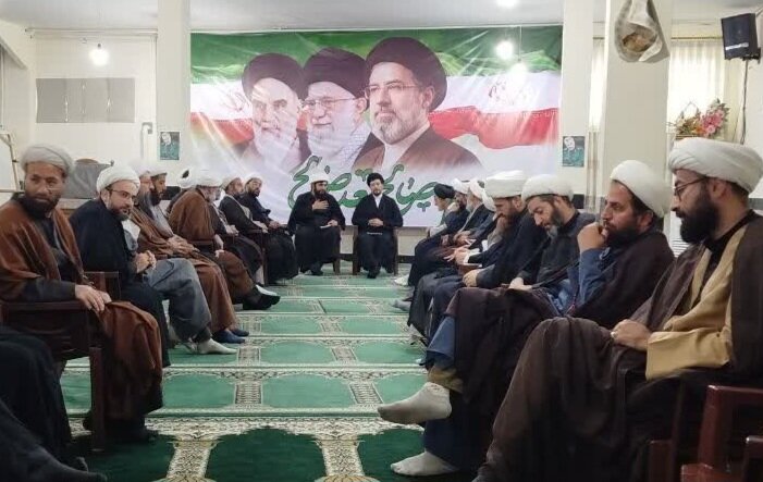 نشست روحانیون تویسرکان پیرامون جذب و پذیرش حوزه های علمیه
