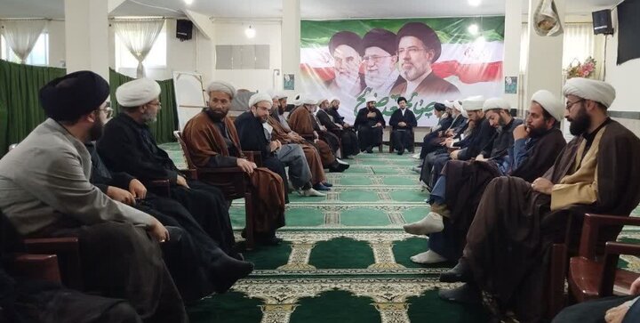 نشست روحانیون تویسرکان پیرامون جذب و پذیرش حوزه های علمیه
