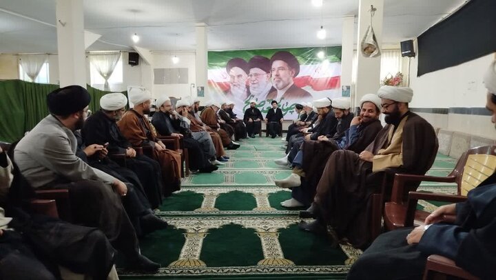 نشست روحانیون تویسرکان پیرامون جذب و پذیرش حوزه های علمیه
