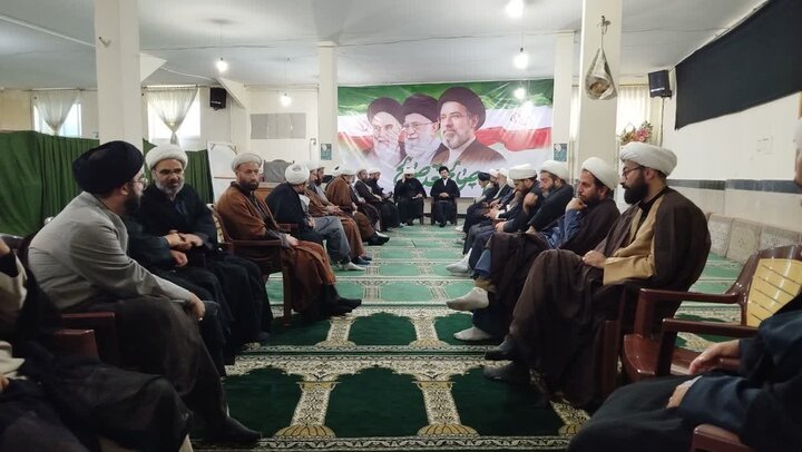 نشست روحانیون تویسرکان پیرامون جذب و پذیرش حوزه های علمیه
